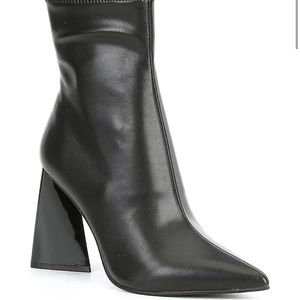 NWT Steve Madden Ticker Booties